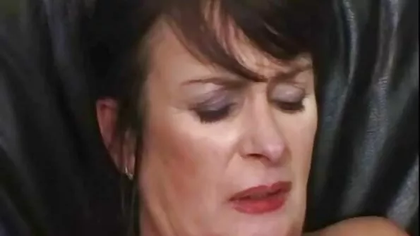Hard perses tuss ja suu üks valge lits.
