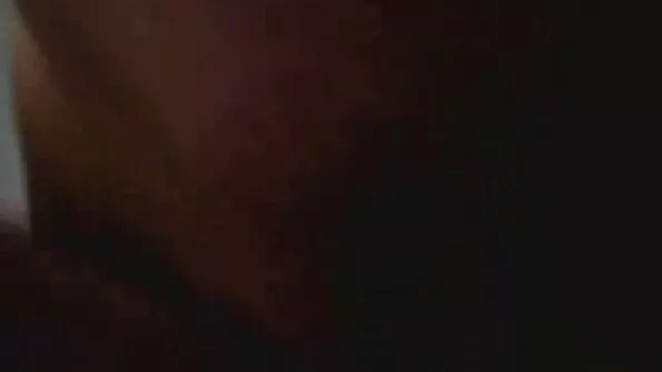 Noor kõhukas tüüp keputas naist suhu.