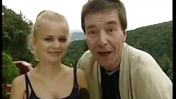 Seksikas tibi kuulsalt masseeritud riista korgiga.
