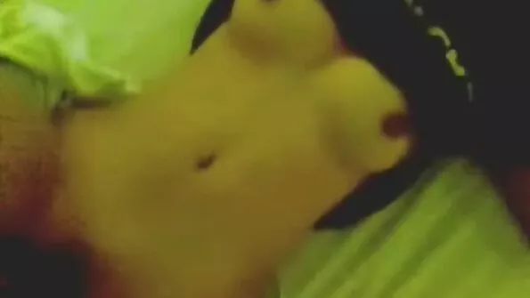 Sisestas tiheda peenise vähihaige naise kiisu sisse.