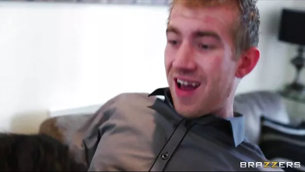 Paks emme võttis noore tõuke ära ja andis end talle.