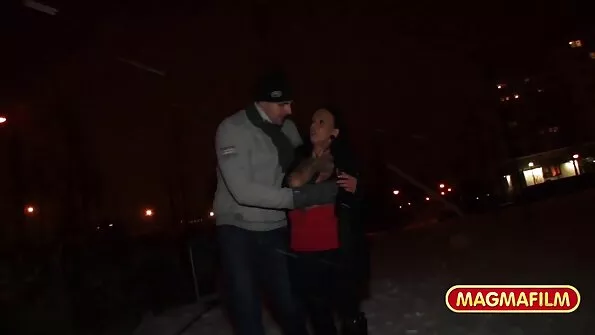 Tüdruk andis ebameeldiva välimusega mehe.