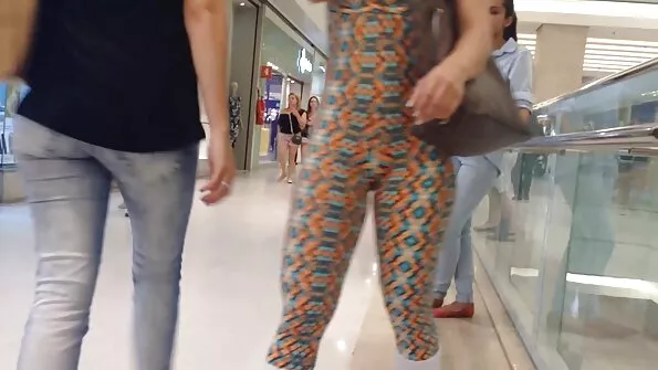 Seksikas koduperenaine imeb suurt riista.