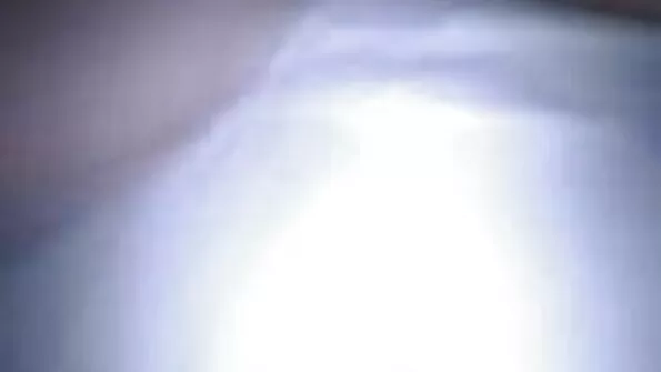 Tüdruk petab meest tema parima sõbraga.
